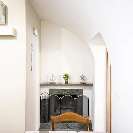 Montebello House Apartment *