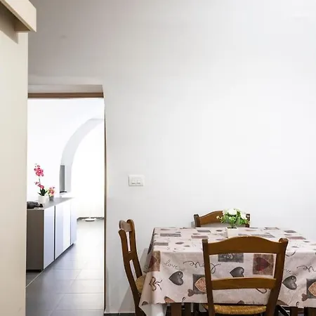 Montebello House Apartment