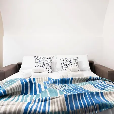 Apartment Montebello House Trani